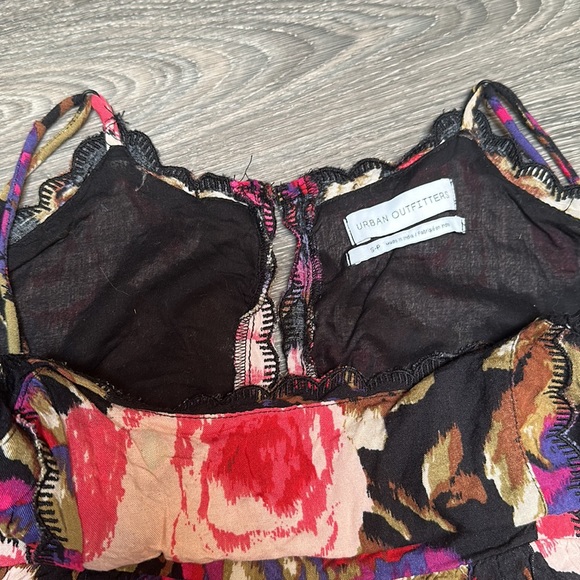 Floral Flowy UO Mini Dress - Picture 3 of 5